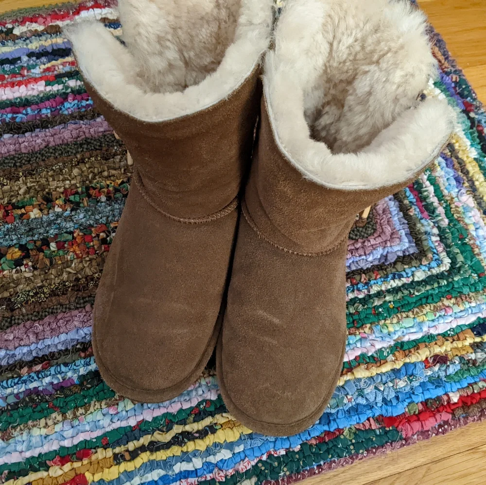 Bear Paw Tan Women's Suede Boots size 9 with sheepskin lining